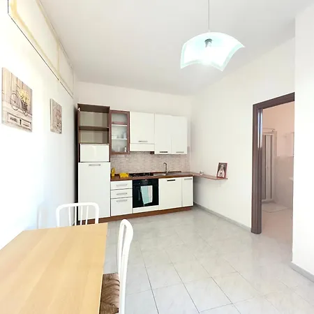Tony - Baia Only Teenagers Apartment Gallipoli
