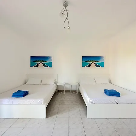 Tony - Baia Only Teenagers Apartment *