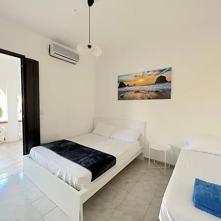 Tony - Baia Only Teenagers Apartment